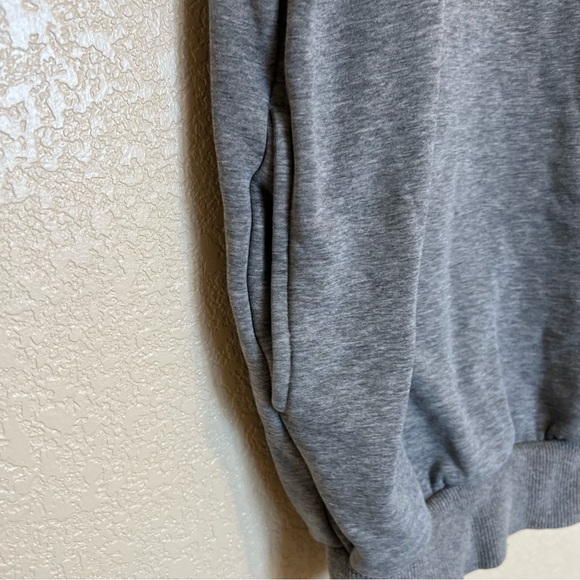 Supesu Gray Crewneck Sweatshirt With Pockets Cubby Sweater Size Medium - Picture 6 of 10